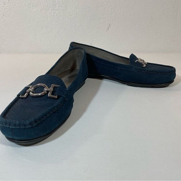 Aerosoles Hazelnut Navy loafers silver buckle size 9 - Picture 2 of 10